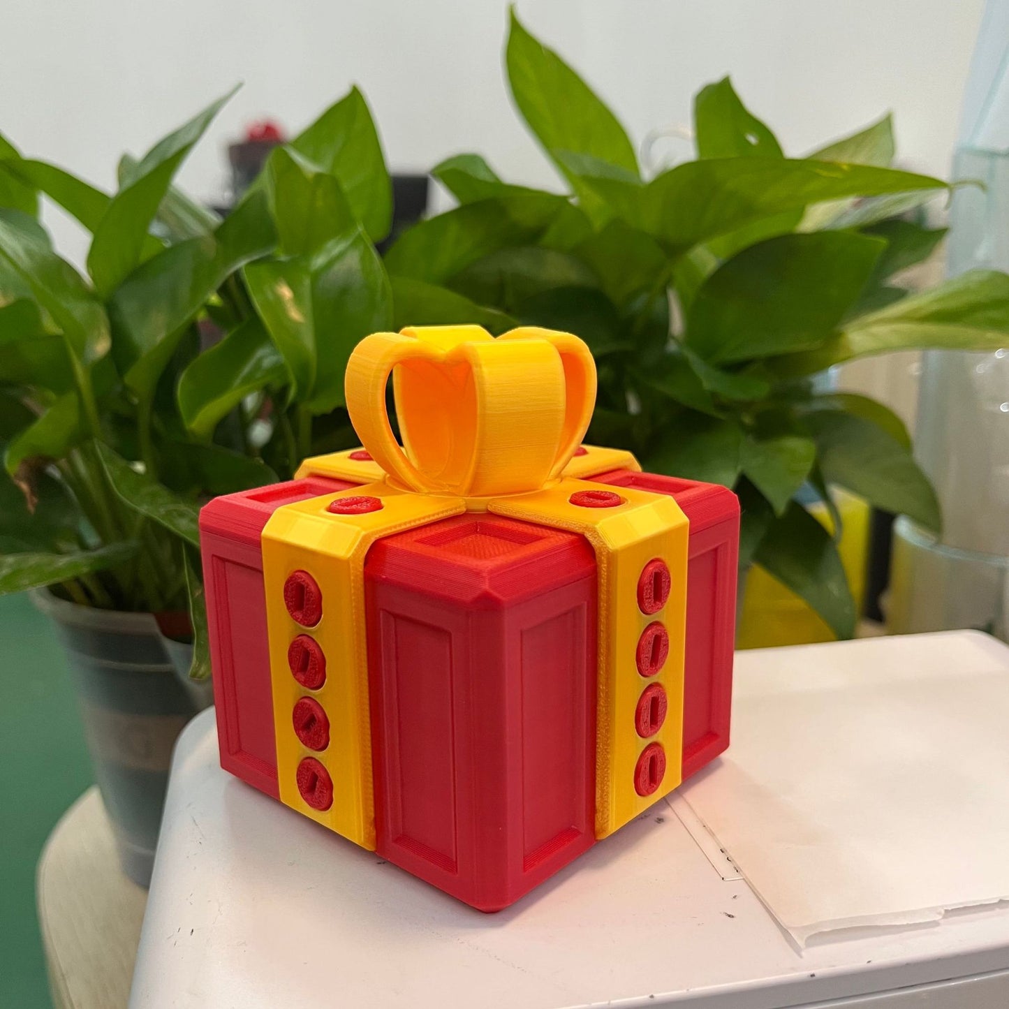 🎁 3D Printed Annoying Gift Box 😂 - Ideal for Pranks and Mischief!