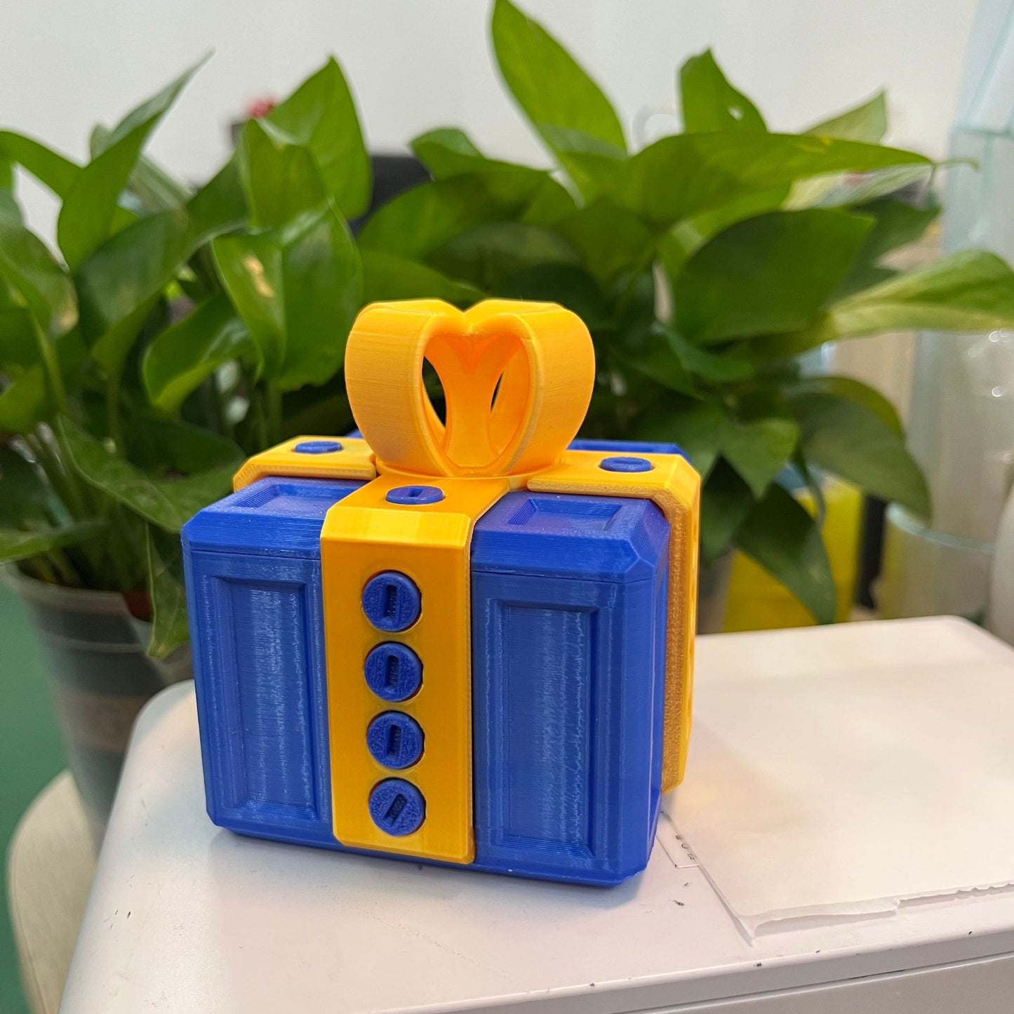 🎁 3D Printed Annoying Gift Box 😂 - Ideal for Pranks and Mischief!