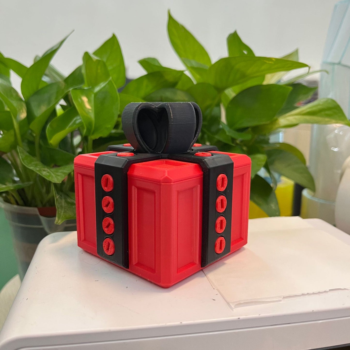 🎁 3D Printed Annoying Gift Box 😂 - Ideal for Pranks and Mischief!